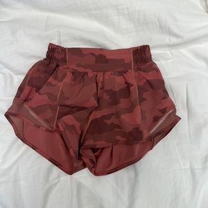 Lululemon Hotty Hot Low-Rise Lined Short 2.5”